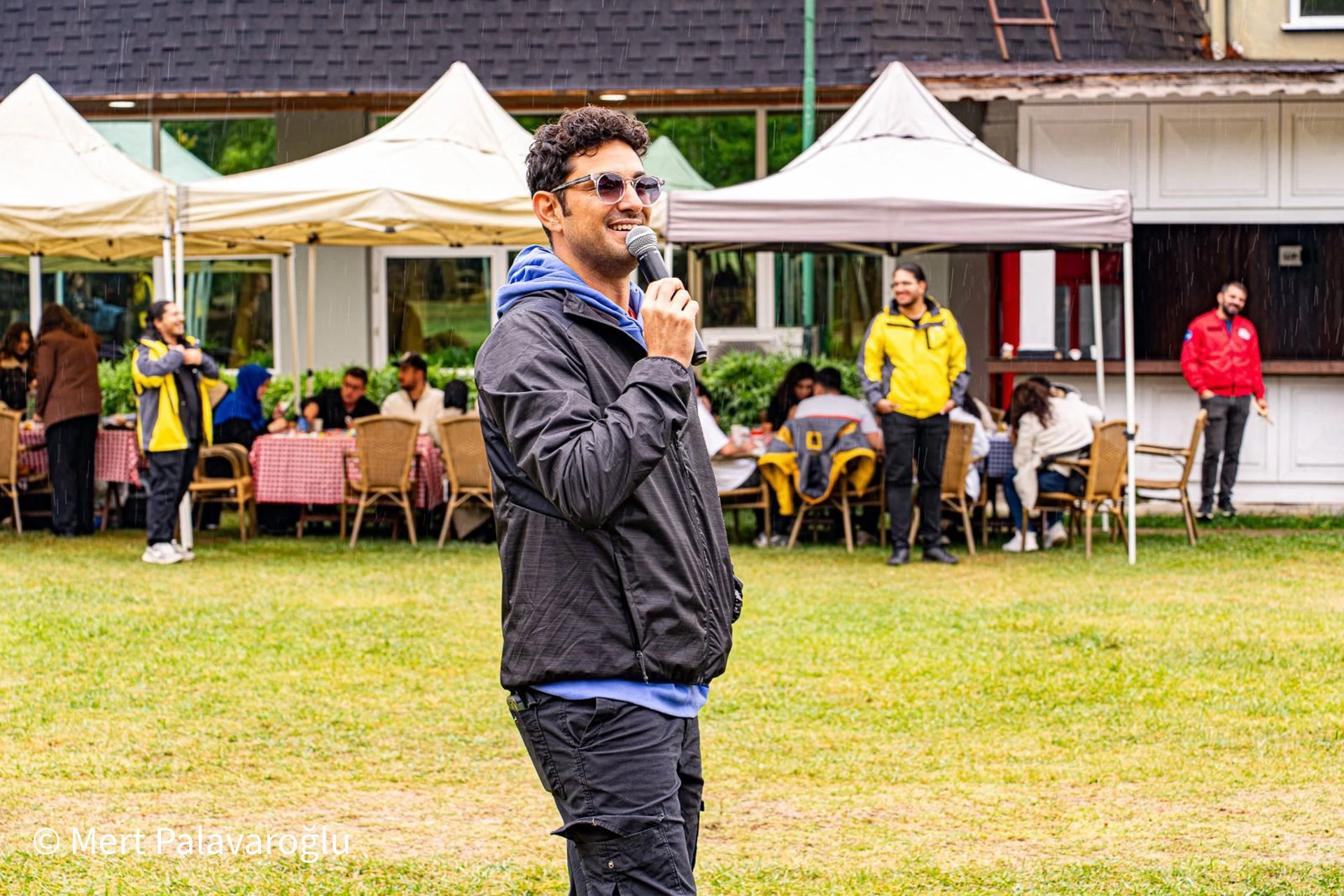 Mert Palavaroğlu Sahne 16 — Kurumsal Etkinlik Sunucusu, Showman