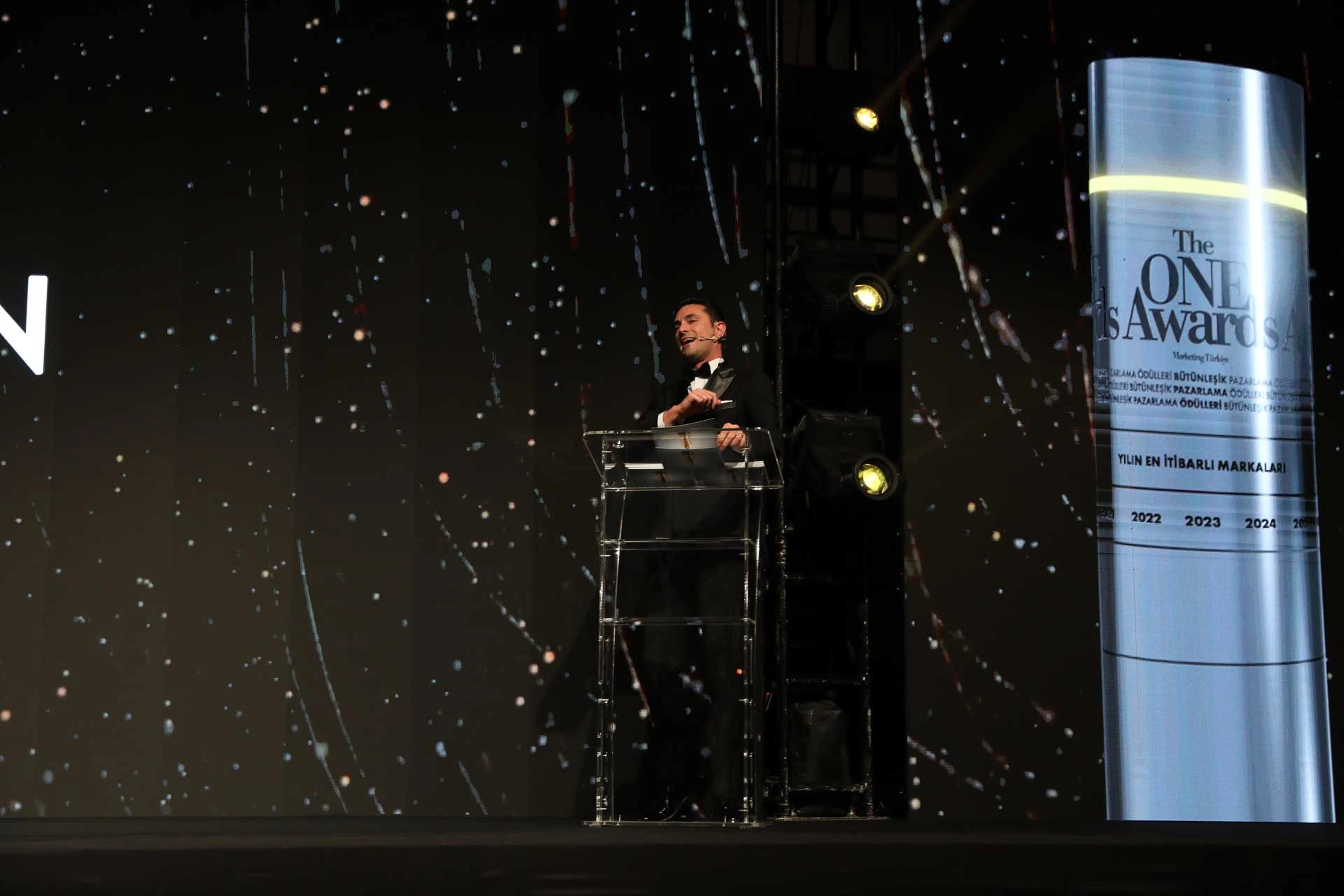 Mert Palavaroğlu Sahne 4 — Kurumsal Etkinlik Sunucusu, Showman