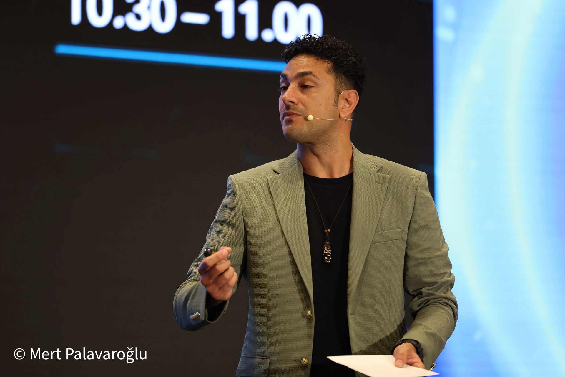 Mert Palavaroğlu Sahne 8 — Kurumsal Etkinlik Sunucusu, Showman